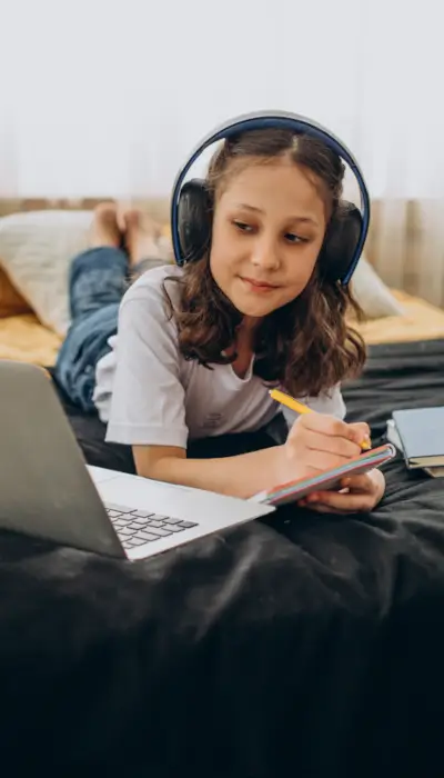 PanovEnglish - girl learning online